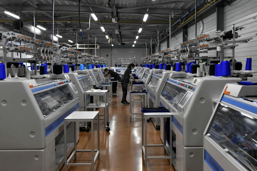 Atelier de tricotage du site Innothera de Saint-Étienne