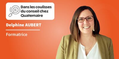 Visuel avec portrait sur fond orange et texte « Dans les coulisses du conseil chez Quaternaire », « Delphine AUBERT » et « Formatrice ».
